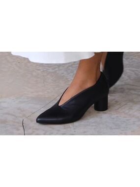 Malababa Nicolasa Navy Heels Sz. 36.5 (US 6.5)
